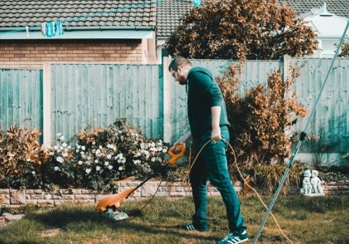 calories burned mowing lawn