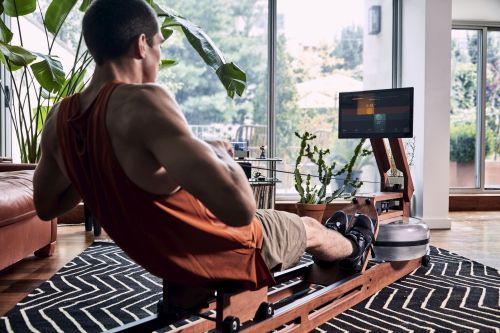 man using Ergatta at home