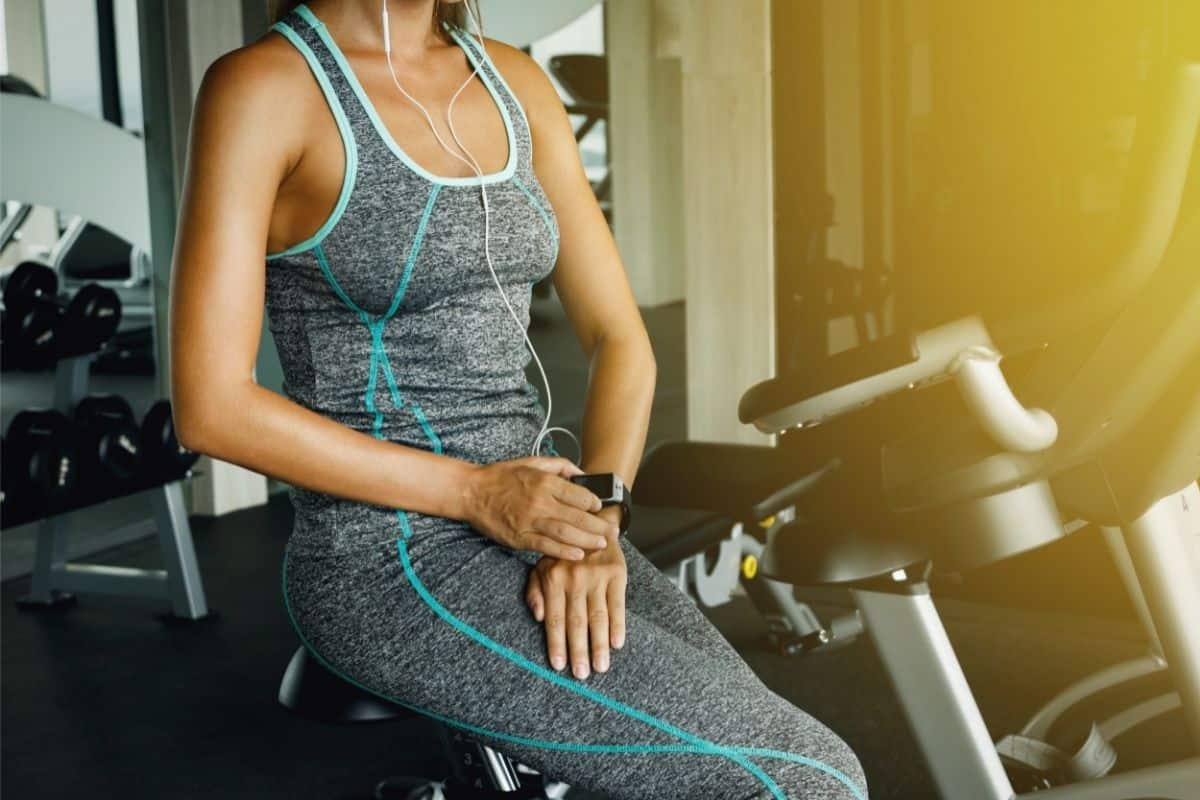 lady wondering do exercise bikes burn belly fat