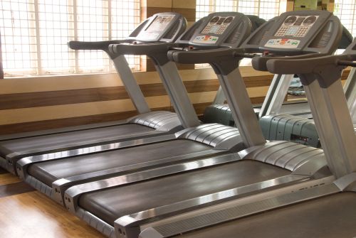 how much does an average treadmill weigh